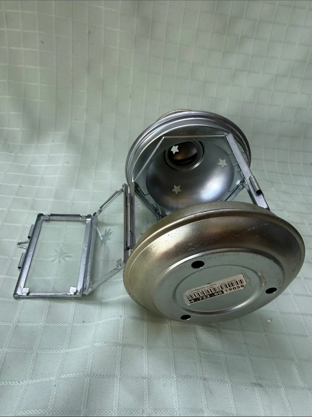 Vintage Classic Star-Cut Metallic Silver Lantern with Handle